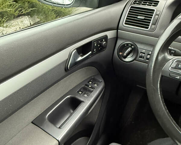 Белый Фольксваген Туран, объемом двигателя 1.39 л и пробегом 221 тыс. км за 9499 $, фото 24 на Automoto.ua