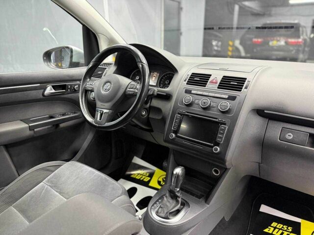 Белый Фольксваген Туран, объемом двигателя 2 л и пробегом 241 тыс. км за 12300 $, фото 6 на Automoto.ua