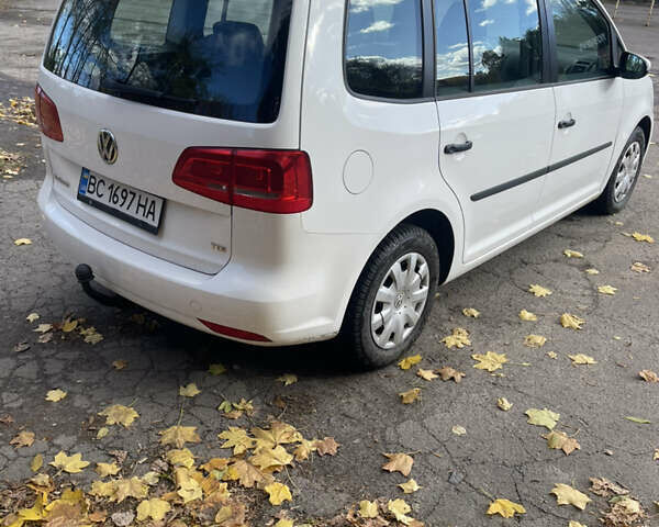 Белый Фольксваген Туран, объемом двигателя 1.6 л и пробегом 140 тыс. км за 12700 $, фото 2 на Automoto.ua