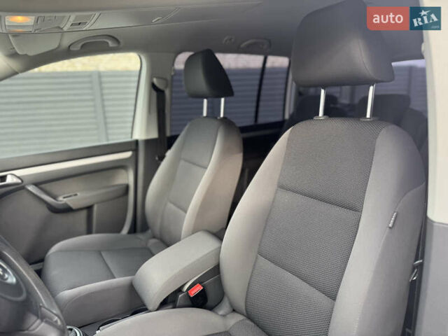 Білий Фольксваген Туран, об'ємом двигуна 1.6 л та пробігом 264 тис. км за 9650 $, фото 16 на Automoto.ua