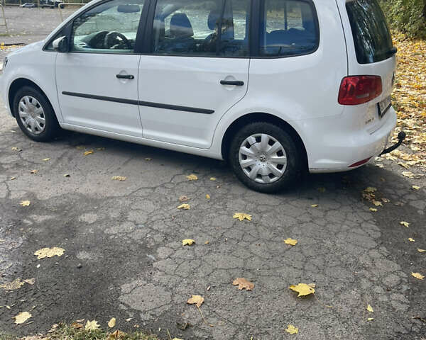 Белый Фольксваген Туран, объемом двигателя 1.6 л и пробегом 140 тыс. км за 12700 $, фото 5 на Automoto.ua