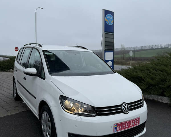 Белый Фольксваген Туран, объемом двигателя 1.39 л и пробегом 221 тыс. км за 9499 $, фото 2 на Automoto.ua