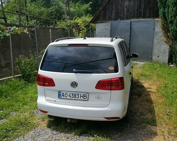 Белый Фольксваген Туран, объемом двигателя 1.6 л и пробегом 230 тыс. км за 9800 $, фото 3 на Automoto.ua