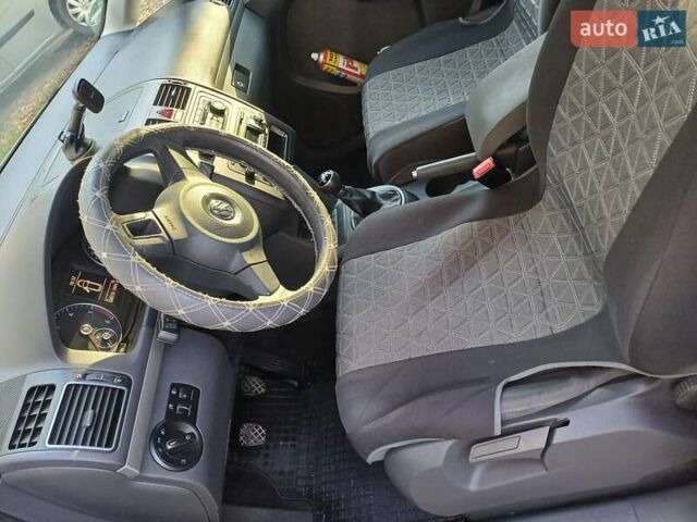 Білий Фольксваген Туран, об'ємом двигуна 1.6 л та пробігом 228 тис. км за 10200 $, фото 3 на Automoto.ua