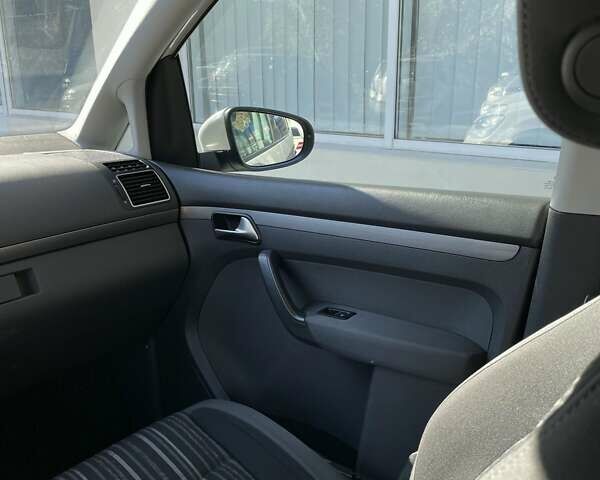 Белый Фольксваген Туран, объемом двигателя 1.4 л и пробегом 180 тыс. км за 9450 $, фото 20 на Automoto.ua