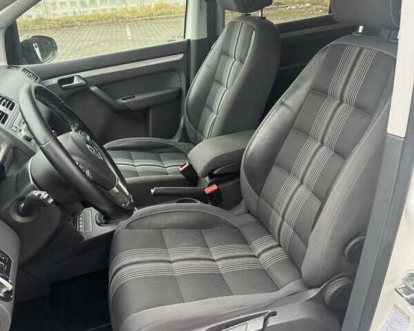 Білий Фольксваген Туран, об'ємом двигуна 2 л та пробігом 251 тис. км за 12300 $, фото 12 на Automoto.ua