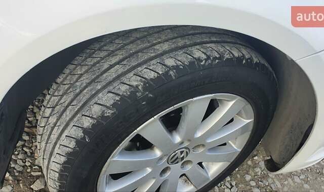 Білий Фольксваген Туран, об'ємом двигуна 1.6 л та пробігом 270 тис. км за 9450 $, фото 27 на Automoto.ua