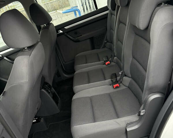 Белый Фольксваген Туран, объемом двигателя 1.39 л и пробегом 221 тыс. км за 9499 $, фото 31 на Automoto.ua