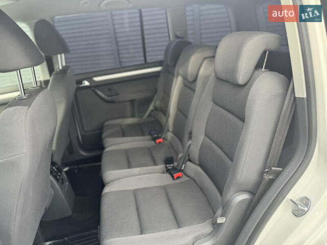 Білий Фольксваген Туран, об'ємом двигуна 1.6 л та пробігом 264 тис. км за 9650 $, фото 22 на Automoto.ua