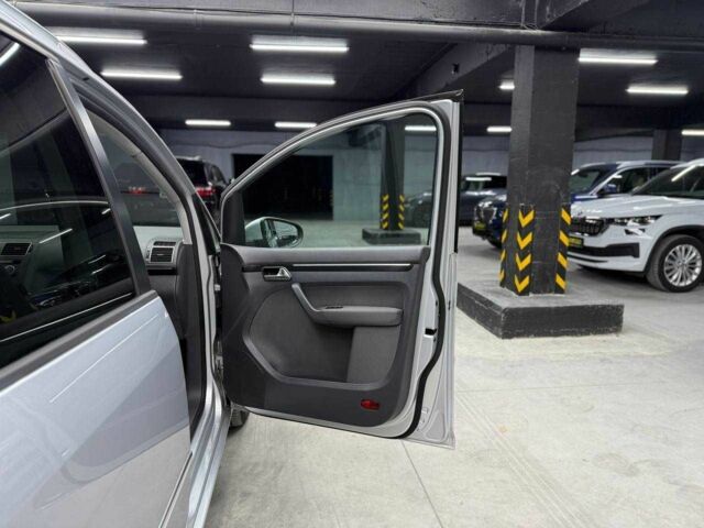 Белый Фольксваген Туран, объемом двигателя 2 л и пробегом 241 тыс. км за 12300 $, фото 9 на Automoto.ua