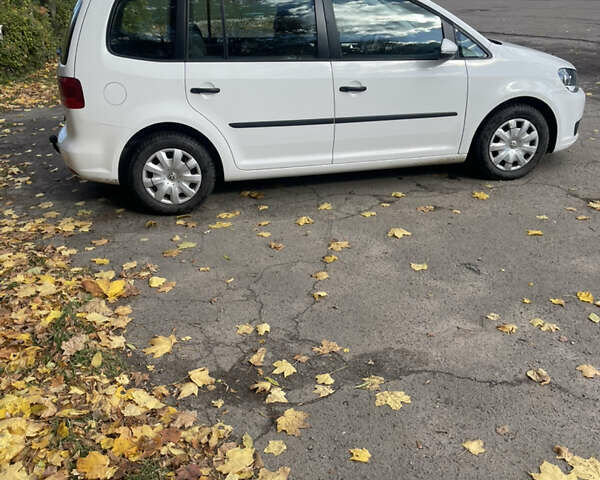 Белый Фольксваген Туран, объемом двигателя 1.6 л и пробегом 140 тыс. км за 12700 $, фото 3 на Automoto.ua