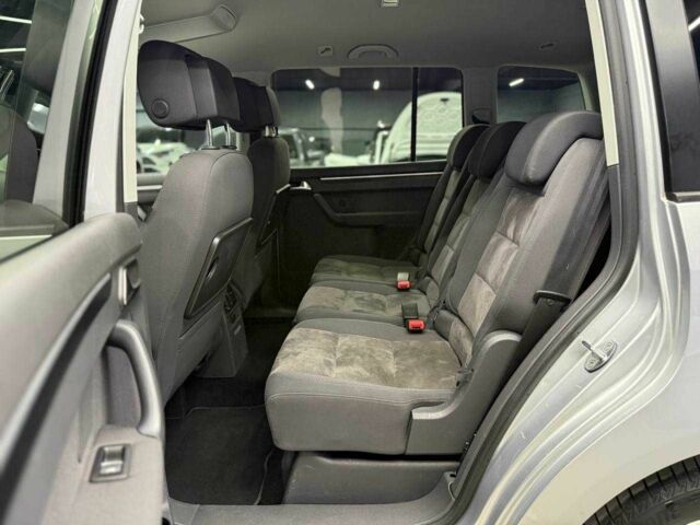 Белый Фольксваген Туран, объемом двигателя 2 л и пробегом 241 тыс. км за 12300 $, фото 15 на Automoto.ua