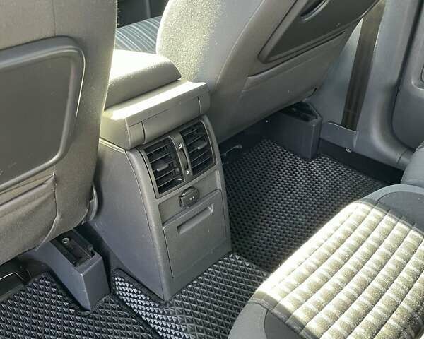 Белый Фольксваген Туран, объемом двигателя 1.4 л и пробегом 180 тыс. км за 9450 $, фото 19 на Automoto.ua