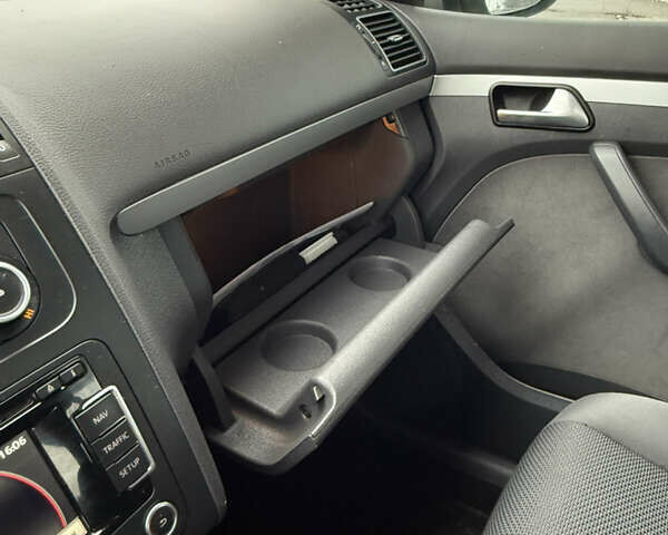 Белый Фольксваген Туран, объемом двигателя 1.39 л и пробегом 221 тыс. км за 9499 $, фото 36 на Automoto.ua