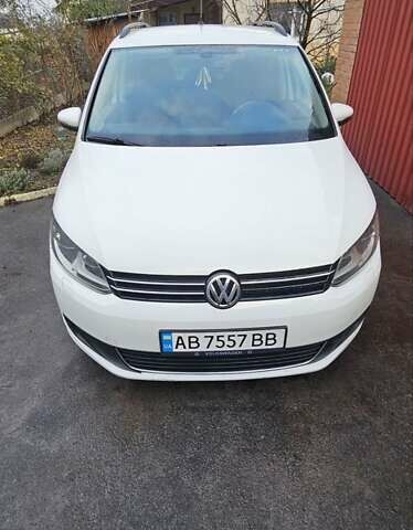 Белый Фольксваген Туран, объемом двигателя 1.6 л и пробегом 269 тыс. км за 8600 $, фото 1 на Automoto.ua