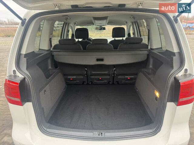 Білий Фольксваген Туран, об'ємом двигуна 2 л та пробігом 251 тис. км за 12300 $, фото 32 на Automoto.ua