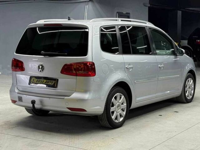 Белый Фольксваген Туран, объемом двигателя 2 л и пробегом 241 тыс. км за 12300 $, фото 5 на Automoto.ua