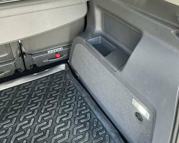 Белый Фольксваген Туран, объемом двигателя 1.4 л и пробегом 180 тыс. км за 9450 $, фото 26 на Automoto.ua