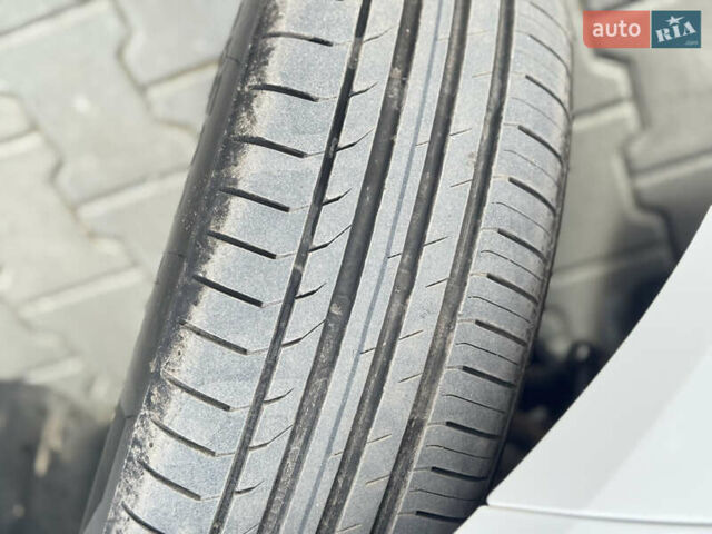 Білий Фольксваген Туран, об'ємом двигуна 1.6 л та пробігом 264 тис. км за 9650 $, фото 9 на Automoto.ua