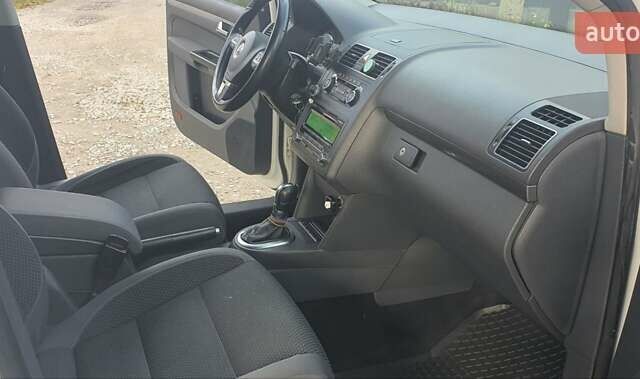 Білий Фольксваген Туран, об'ємом двигуна 1.6 л та пробігом 270 тис. км за 9450 $, фото 34 на Automoto.ua