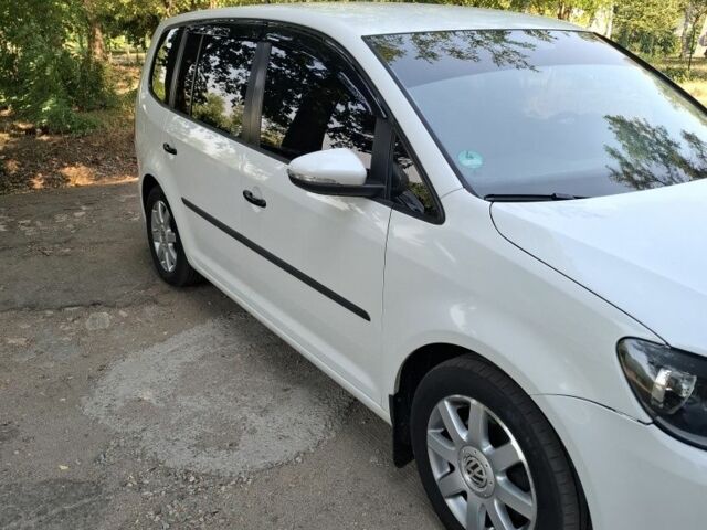 Белый Фольксваген Туран, объемом двигателя 1.6 л и пробегом 240 тыс. км за 9700 $, фото 6 на Automoto.ua