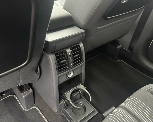 Білий Фольксваген Туран, об'ємом двигуна 2 л та пробігом 251 тис. км за 12300 $, фото 28 на Automoto.ua