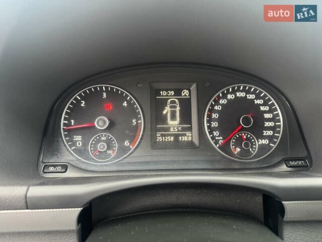 Білий Фольксваген Туран, об'ємом двигуна 2 л та пробігом 251 тис. км за 12300 $, фото 22 на Automoto.ua