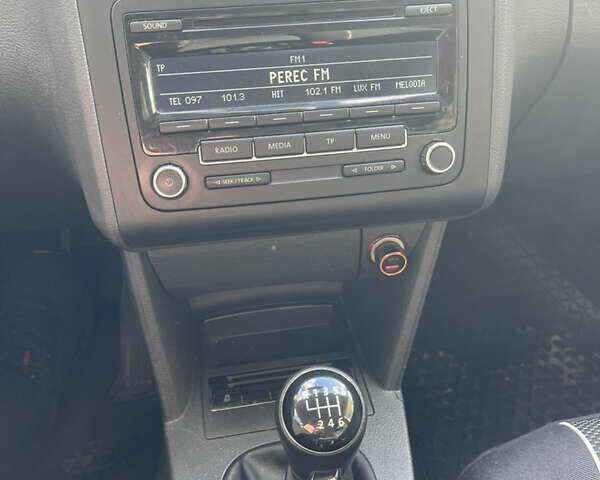 Белый Фольксваген Туран, объемом двигателя 1.6 л и пробегом 140 тыс. км за 12700 $, фото 16 на Automoto.ua