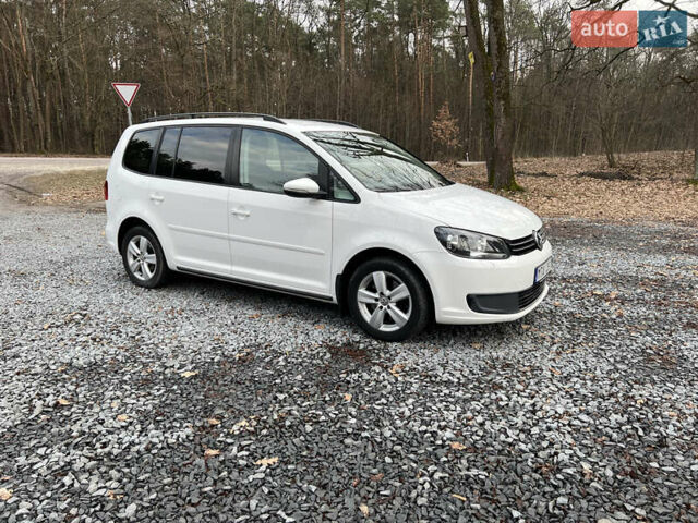 Белый Фольксваген Туран, объемом двигателя 1.4 л и пробегом 243 тыс. км за 8300 $, фото 1 на Automoto.ua