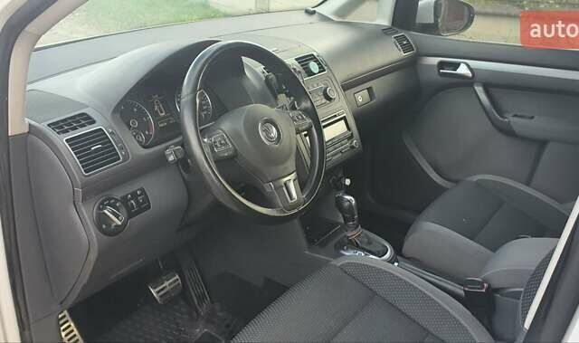 Білий Фольксваген Туран, об'ємом двигуна 1.6 л та пробігом 270 тис. км за 9450 $, фото 28 на Automoto.ua