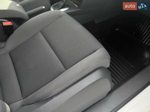 Білий Фольксваген Туран, об'ємом двигуна 1.6 л та пробігом 264 тис. км за 9650 $, фото 28 на Automoto.ua