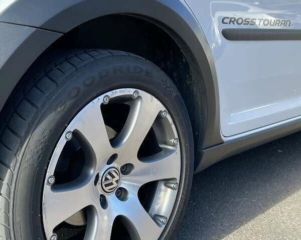 Белый Фольксваген Туран, объемом двигателя 1.4 л и пробегом 180 тыс. км за 9450 $, фото 8 на Automoto.ua