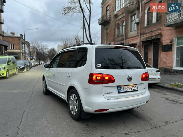 Белый Фольксваген Туран, объемом двигателя 1.6 л и пробегом 284 тыс. км за 9350 $, фото 2 на Automoto.ua