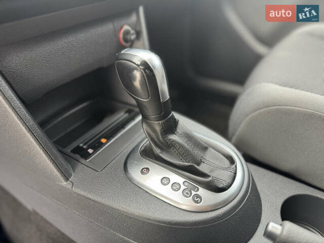 Білий Фольксваген Туран, об'ємом двигуна 1.6 л та пробігом 264 тис. км за 9650 $, фото 18 на Automoto.ua