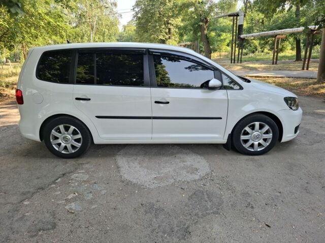 Белый Фольксваген Туран, объемом двигателя 1.6 л и пробегом 240 тыс. км за 9700 $, фото 3 на Automoto.ua