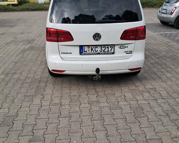 Білий Фольксваген Туран, об'ємом двигуна 2 л та пробігом 237 тис. км за 10500 $, фото 2 на Automoto.ua