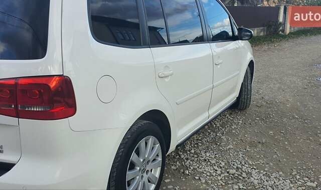 Білий Фольксваген Туран, об'ємом двигуна 1.6 л та пробігом 270 тис. км за 9450 $, фото 41 на Automoto.ua