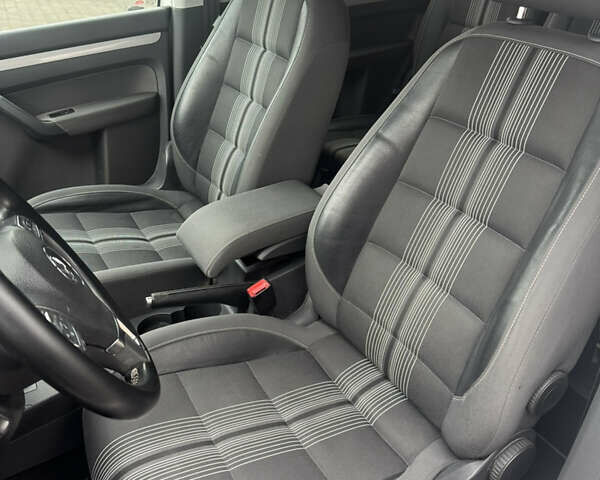 Білий Фольксваген Туран, об'ємом двигуна 2 л та пробігом 251 тис. км за 12300 $, фото 25 на Automoto.ua