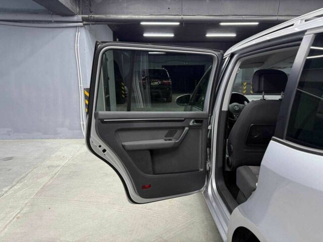 Белый Фольксваген Туран, объемом двигателя 2 л и пробегом 241 тыс. км за 12300 $, фото 16 на Automoto.ua