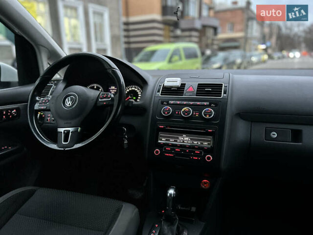 Белый Фольксваген Туран, объемом двигателя 1.6 л и пробегом 284 тыс. км за 9350 $, фото 16 на Automoto.ua