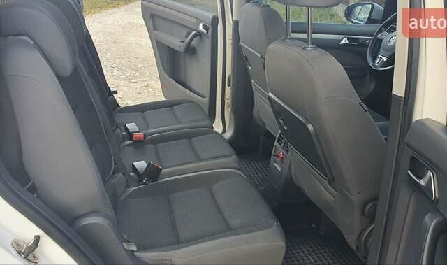 Білий Фольксваген Туран, об'ємом двигуна 1.6 л та пробігом 270 тис. км за 9450 $, фото 24 на Automoto.ua