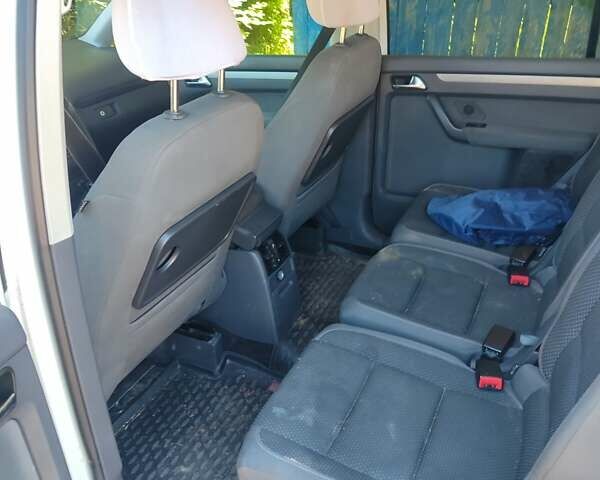 Белый Фольксваген Туран, объемом двигателя 1.97 л и пробегом 250 тыс. км за 12600 $, фото 3 на Automoto.ua