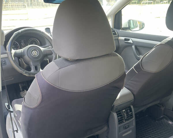 Белый Фольксваген Туран, объемом двигателя 1.6 л и пробегом 140 тыс. км за 12700 $, фото 10 на Automoto.ua