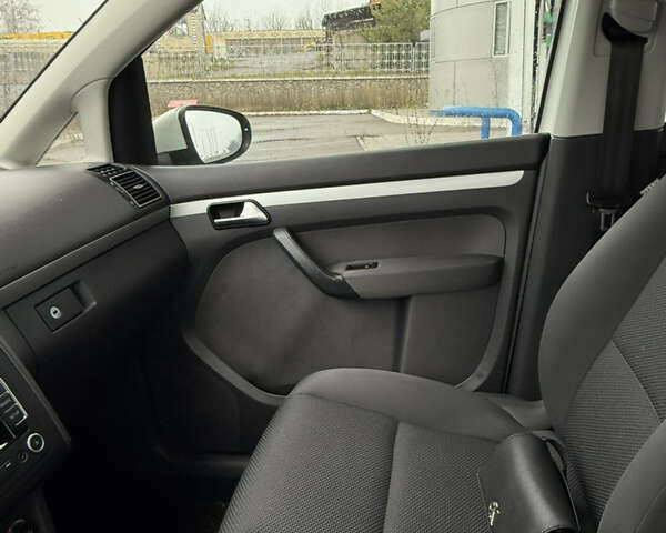 Белый Фольксваген Туран, объемом двигателя 1.39 л и пробегом 221 тыс. км за 9499 $, фото 22 на Automoto.ua