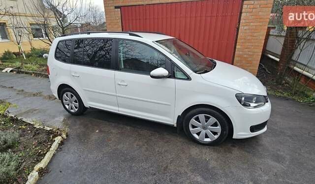 Белый Фольксваген Туран, объемом двигателя 1.6 л и пробегом 269 тыс. км за 8600 $, фото 3 на Automoto.ua