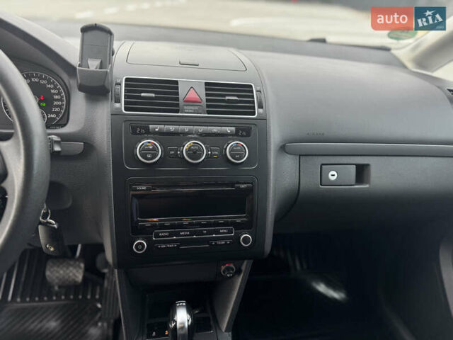 Білий Фольксваген Туран, об'ємом двигуна 1.6 л та пробігом 264 тис. км за 9650 $, фото 19 на Automoto.ua