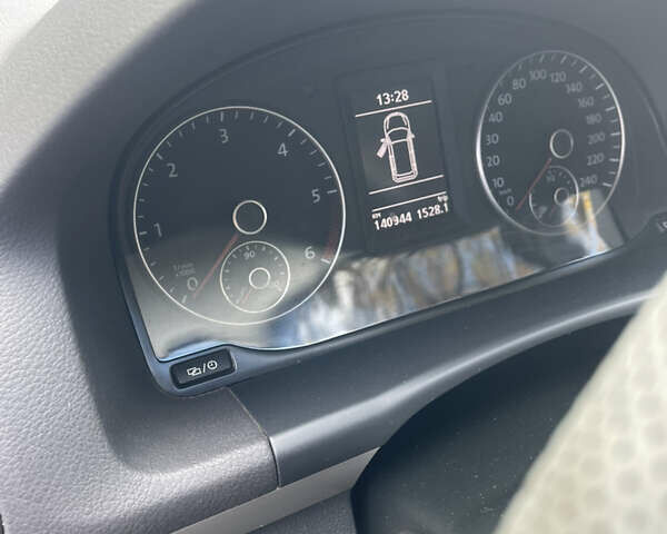 Белый Фольксваген Туран, объемом двигателя 1.6 л и пробегом 140 тыс. км за 12700 $, фото 8 на Automoto.ua