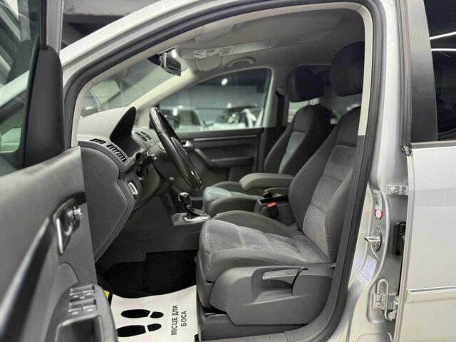 Белый Фольксваген Туран, объемом двигателя 2 л и пробегом 241 тыс. км за 12300 $, фото 22 на Automoto.ua