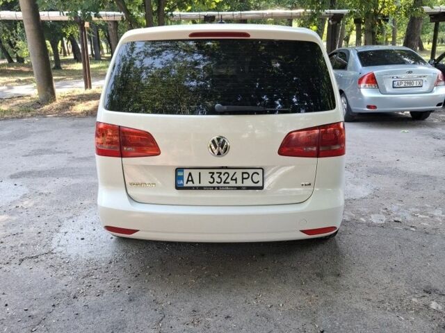 Белый Фольксваген Туран, объемом двигателя 1.6 л и пробегом 240 тыс. км за 9700 $, фото 1 на Automoto.ua