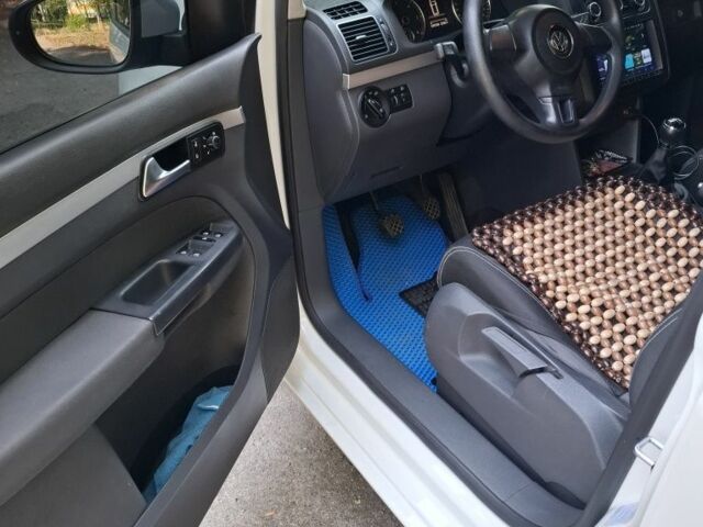 Белый Фольксваген Туран, объемом двигателя 1.6 л и пробегом 240 тыс. км за 9700 $, фото 8 на Automoto.ua